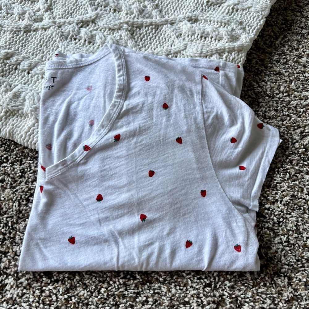 Loft V-Neck White Strawberry Tee Size XL